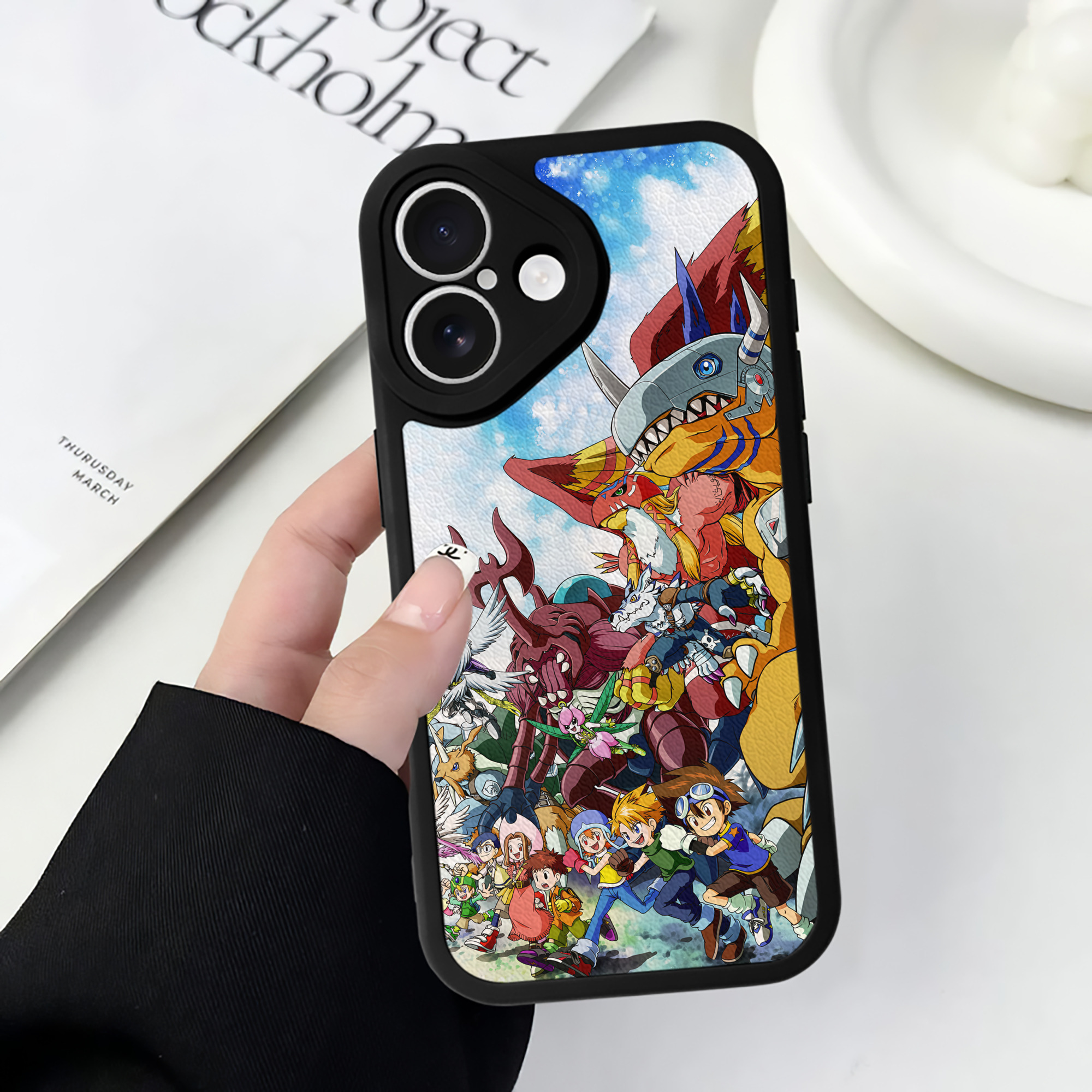 （画像用） Digimon デジタルモンスター/デジモン 【iPhone 16シリーズ対応】シリコンスマホケース（レザー調） 材質：シリコン
